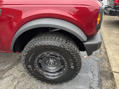 New 2025 Ford Bronco 4-Door w/ Sasquatch Package AWD/4WD image 2
