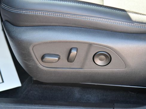 Used 2025 Chevrolet Equinox EV LT w/ Convenience Package image 16