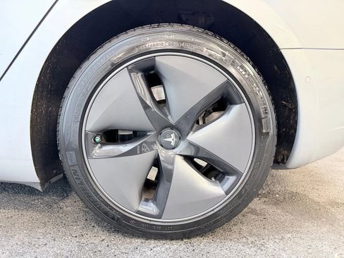 Used 2018 Tesla Model 3 Long Range image 10