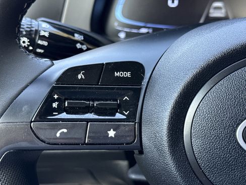 Certified 2025 Hyundai Elantra Sport image 20