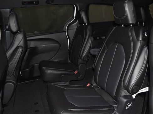 New 2026 Chrysler Pacifica Select image 28