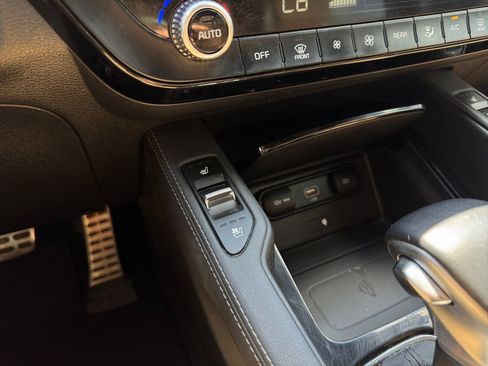 Used 2021 Kia Telluride SX w/ Towing Package FWD image 15