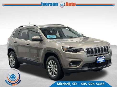 Used 2019 Jeep Cherokee Latitude Plus w/ Cold Weather Group image 1