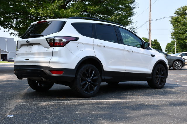 Used 2017 Ford Escape SE w/ SE Sport Appearance Package FWD image 7