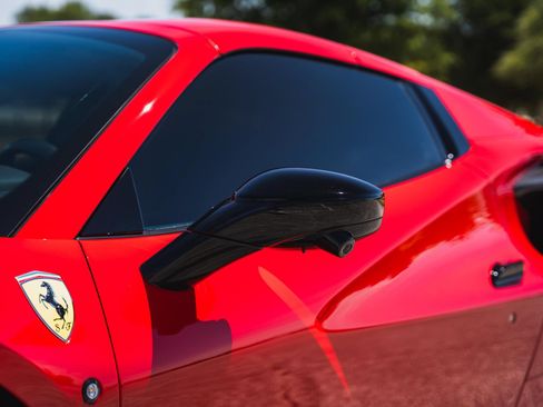 Used 2021 Ferrari F8 Tributo RWD image 16