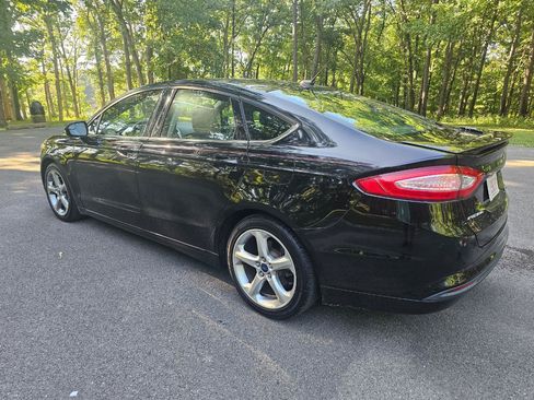 Used 2016 Ford Fusion SE w/ Equipment Group 201A FWD image 3