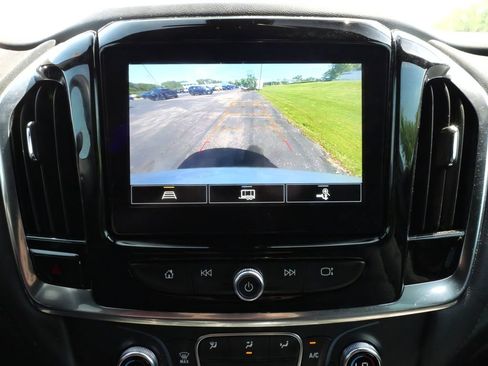 Used 2023 Chevrolet Traverse LT AWD/4WD image 22