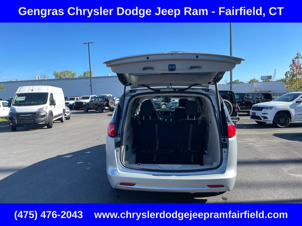 Certified 2023 Chrysler Voyager LX FWD image 33