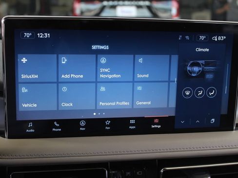 Used 2022 Lincoln Nautilus FWD w/ Premium Package image 17