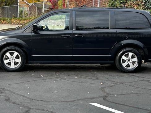 Used 2012 Dodge Grand Caravan SXT image 2