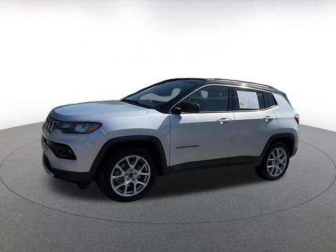 Used 2025 Jeep Compass Limited AWD/4WD image 8
