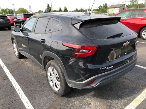 Used 2024 Chevrolet Trax LS FWD image 5