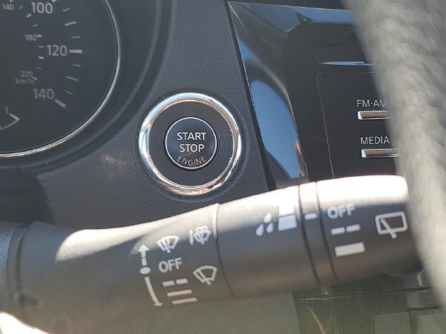 Used 2016 Nissan Rogue SV AWD/4WD image 26