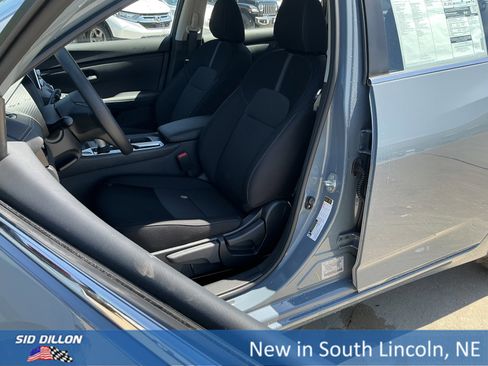 New 2025 Nissan Sentra SV w/ Trunk Package image 9