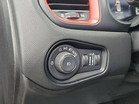 Certified 2023 Jeep Renegade Trailhawk AWD/4WD image 19