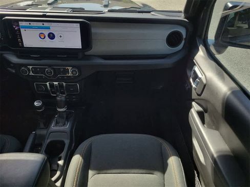 Used 2024 Jeep Wrangler Sport S image 12