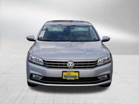 Used 2017 Volkswagen Passat 1.8T SE FWD image 3