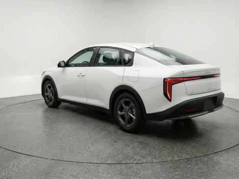 Used 2025 Kia K4 LXS image 6