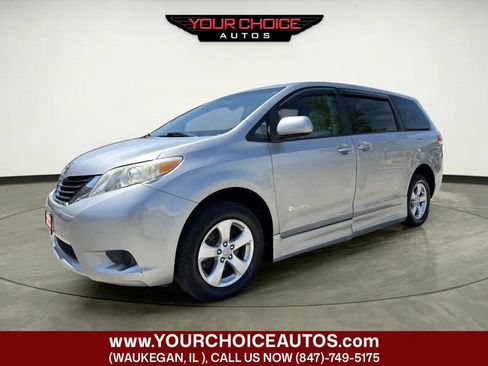 Used 2011 Toyota Sienna LE FWD image 2