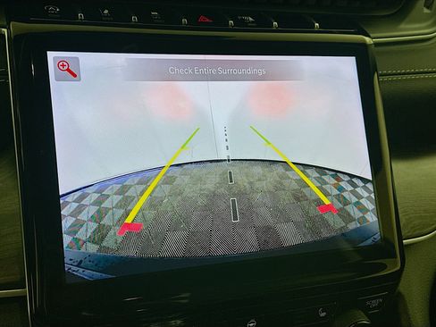 Used 2023 Jeep Grand Cherokee Limited w/ Black Appearance Package image 23