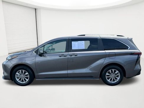 Used 2024 Toyota Sienna LE w/ LE Plus Package AWD/4WD image 8