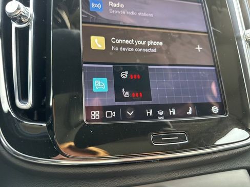 Certified 2023 Volvo XC40 B5 Plus w/ Climate Package image 29