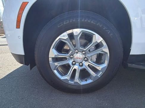 Certified 2025 GMC Yukon XL Denali AWD/4WD image 9