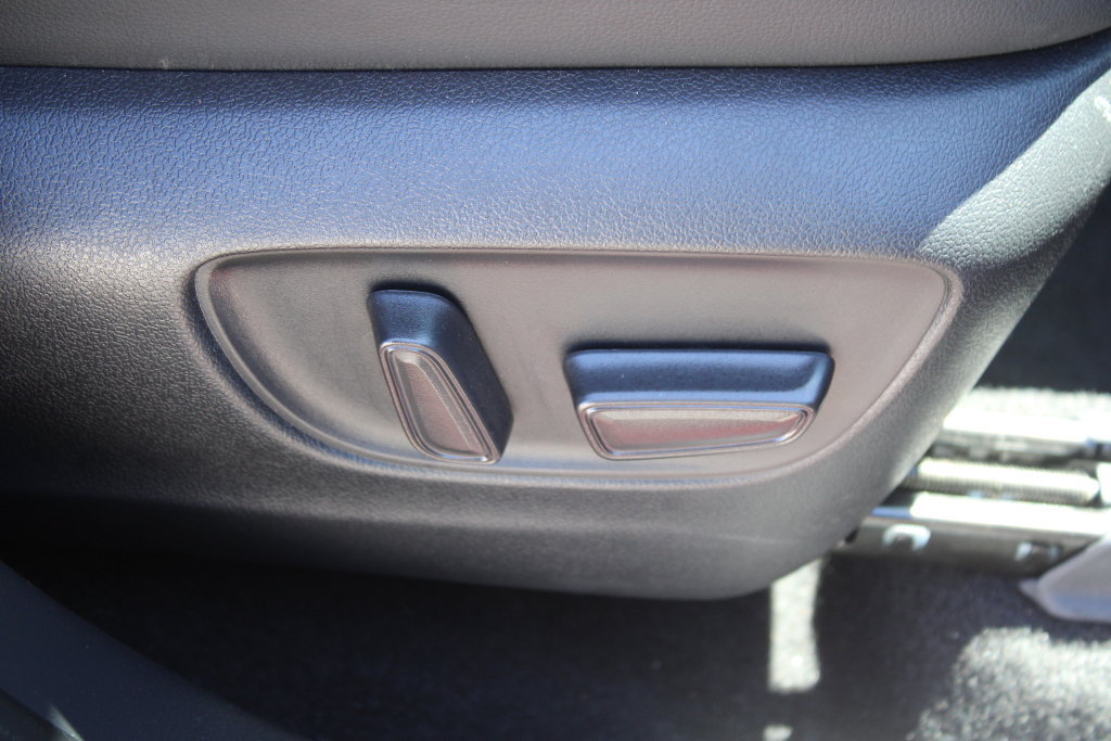 Used 2023 Toyota Highlander XLE FWD image 13