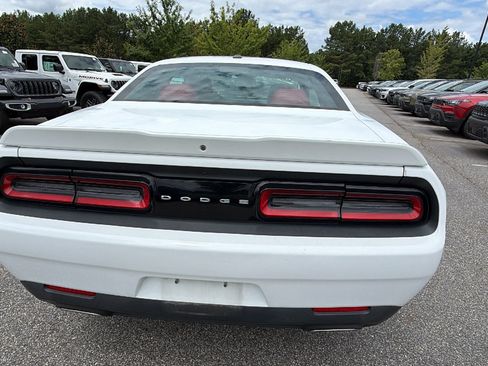 Used 2020 Dodge Challenger SXT RWD image 9