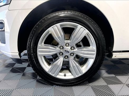 Used 2023 Ford Expedition Platinum AWD/4WD image 8