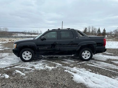 Used 2011 Chevrolet Avalanche LT w/ Suspension Package, Off-Road image 3