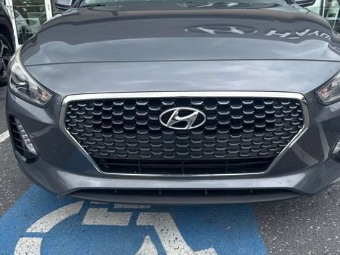 Used 2019 Hyundai Elantra GT FWD image 16