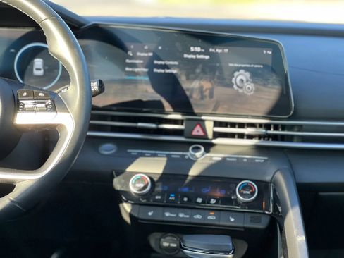 Used 2024 Hyundai Elantra SEL w/ Convenience Package image 18