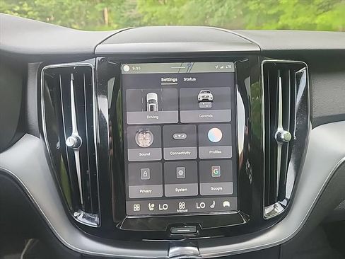 Certified 2024 Volvo XC60 B5 Core w/ Protection Package Premier AWD/4WD image 19