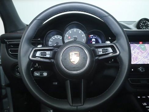 Used 2025 Porsche Macan image 25