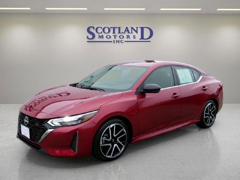 Used 2025 Nissan Sentra SR w/ SR Premium Package image 2