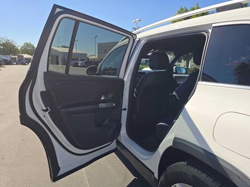 Used 2022 Mercedes-Benz GLB 250 image 16