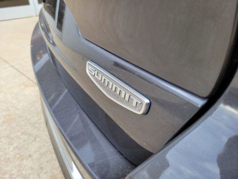 Used 2023 Jeep Grand Cherokee Summit AWD/4WD image 23