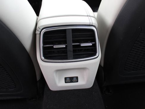 Used 2025 Genesis G70 2.5T RWD image 16