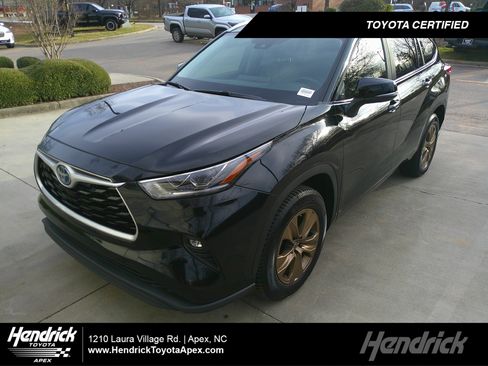 Used 2023 Toyota Highlander Bronze Edition image 1