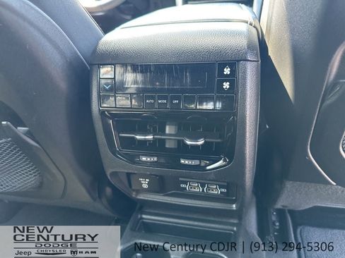 Used 2023 Jeep Grand Cherokee L Laredo AWD/4WD image 25