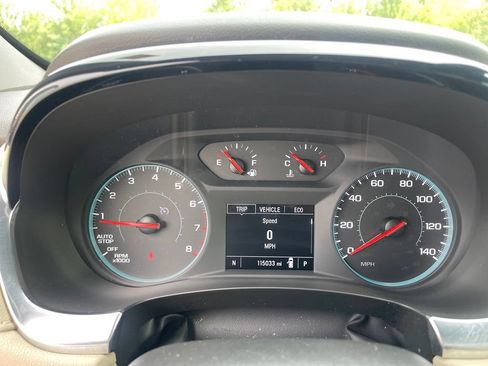 Used 2023 Chevrolet Traverse LS AWD/4WD image 9