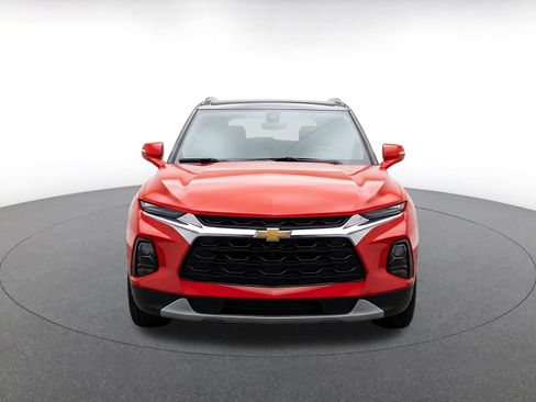 Used 2025 Chevrolet Blazer LT FWD image 2