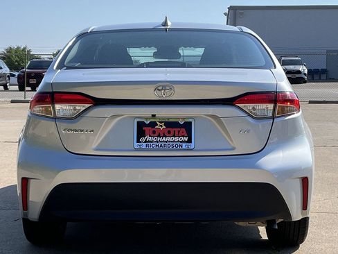 Used 2025 Toyota Corolla LE FWD image 5
