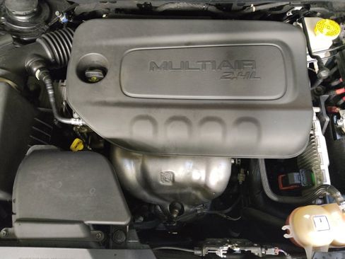 Used 2019 Jeep Cherokee Limited image 30