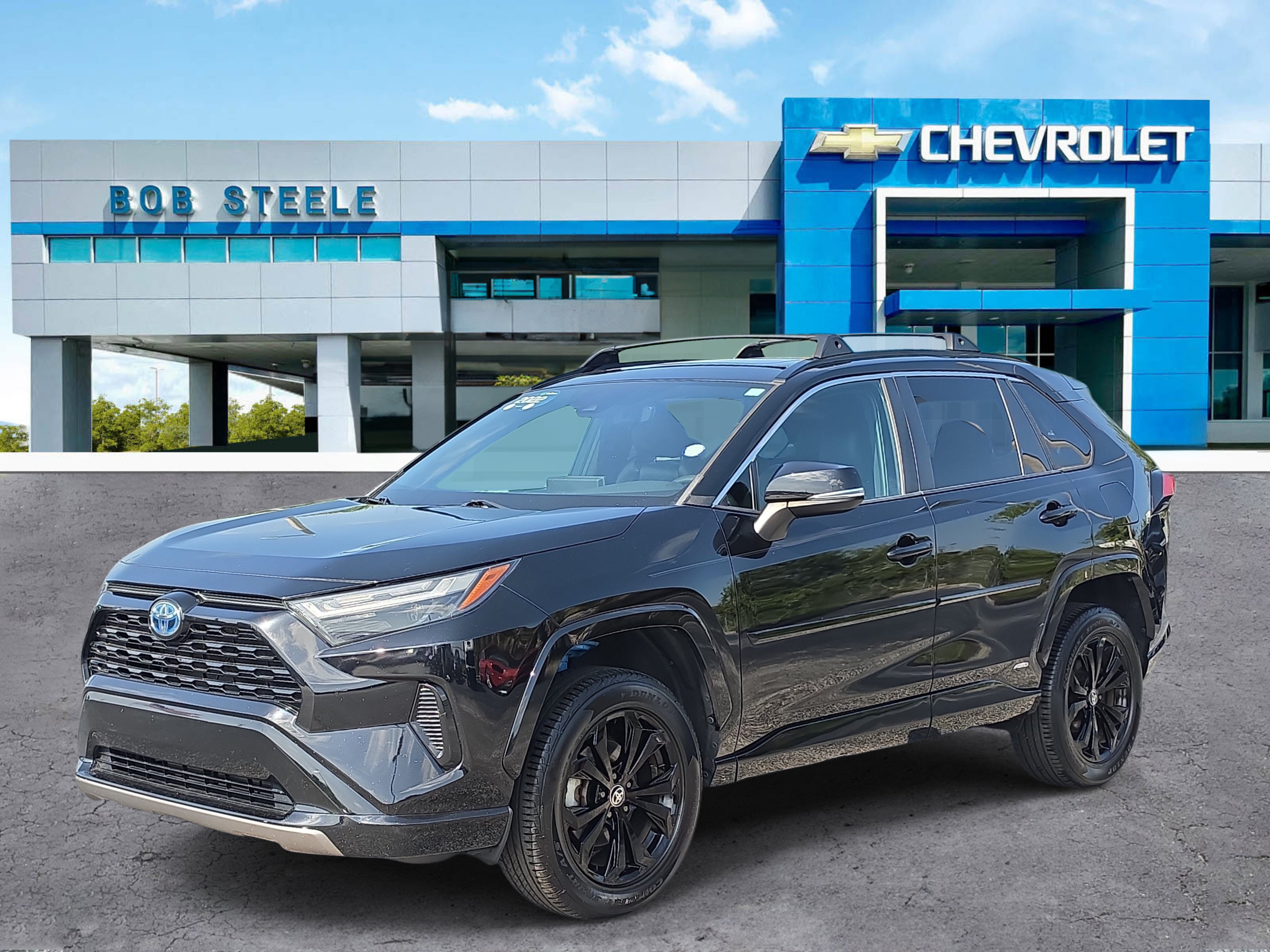 Used 2022 Toyota RAV4 SE w/ Convenience Package AWD/4WD image 2