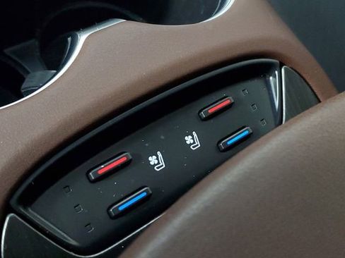 Used 2023 Toyota Venza Limited image 33