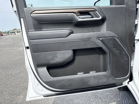 Used 2025 Chevrolet Silverado 1500 LT AWD/4WD image 13
