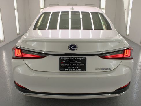 Used 2019 Lexus ES 300h Luxury image 8