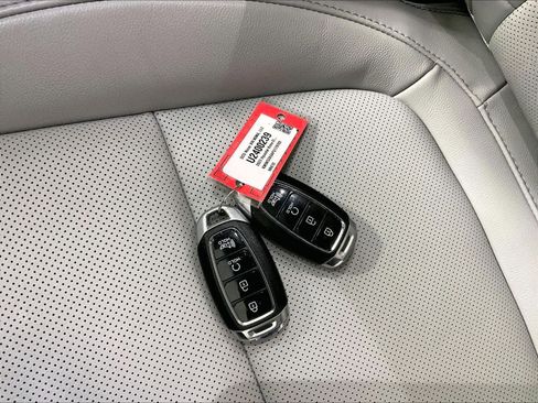 Used 2023 Hyundai Kona Limited image 31